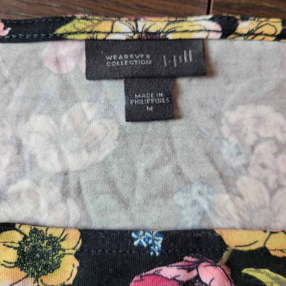J.Jill wearever collection floral blouse - Picture 2 of 5
